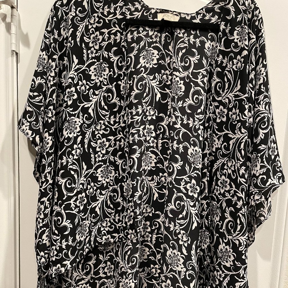 LOFT Black and White Floral Kimono Top - One Size